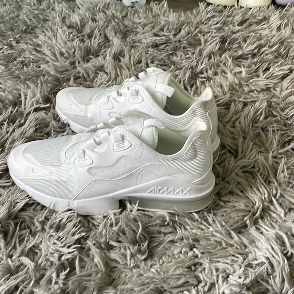 brand new white Nike airmax
